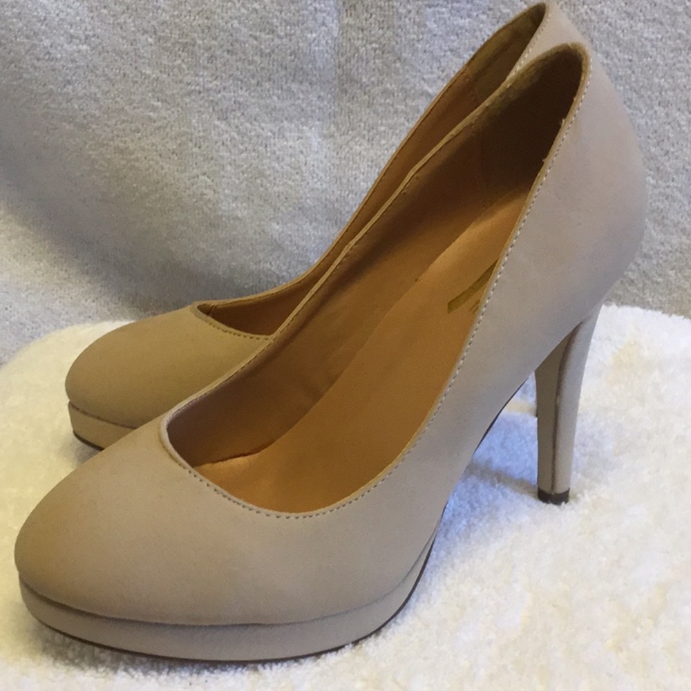 Faux Suede Tan/Cream Heels